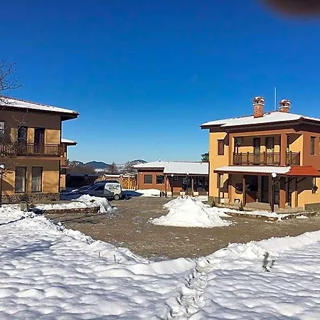 комплекс тянкови къщи 度假村 *