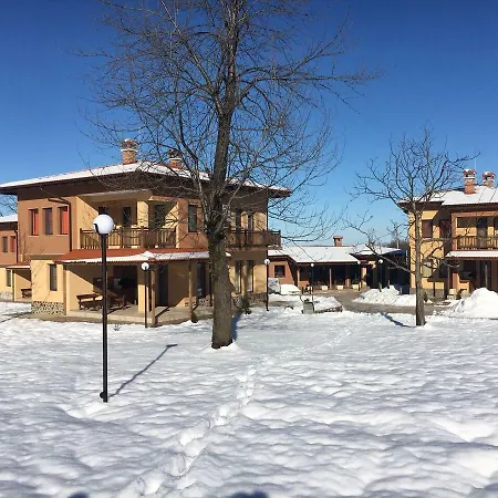 комплекс тянкови къщи Resort *