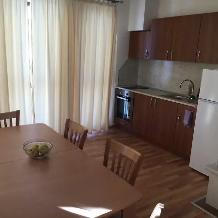 комплекс тянкови къщи אתר נופש *